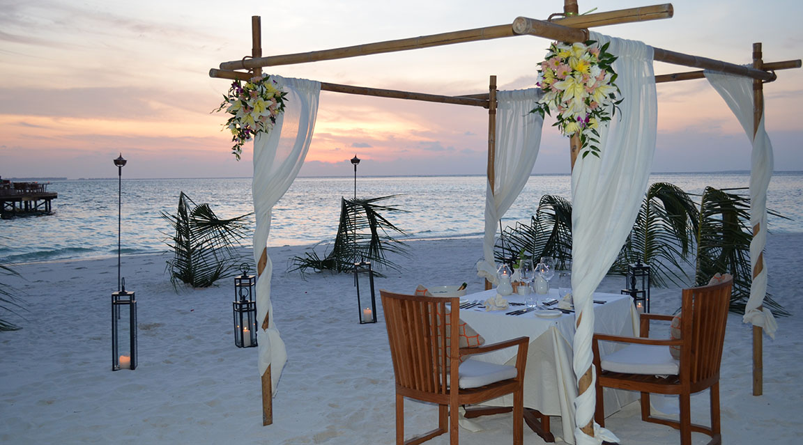 Mirihi Island Resort - Dinner am Strand