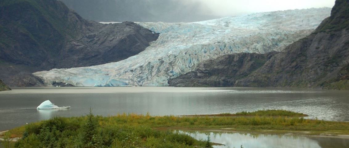 Schmelzender Gletscher als Auswirkung des mangelnden Klimaschutzes