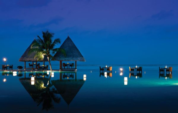 Restaurant am Pool Four Seasons Kuda Huraa