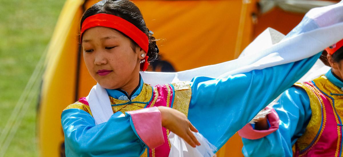 Traditionelle Tänze auf Mongolei Reise erleben