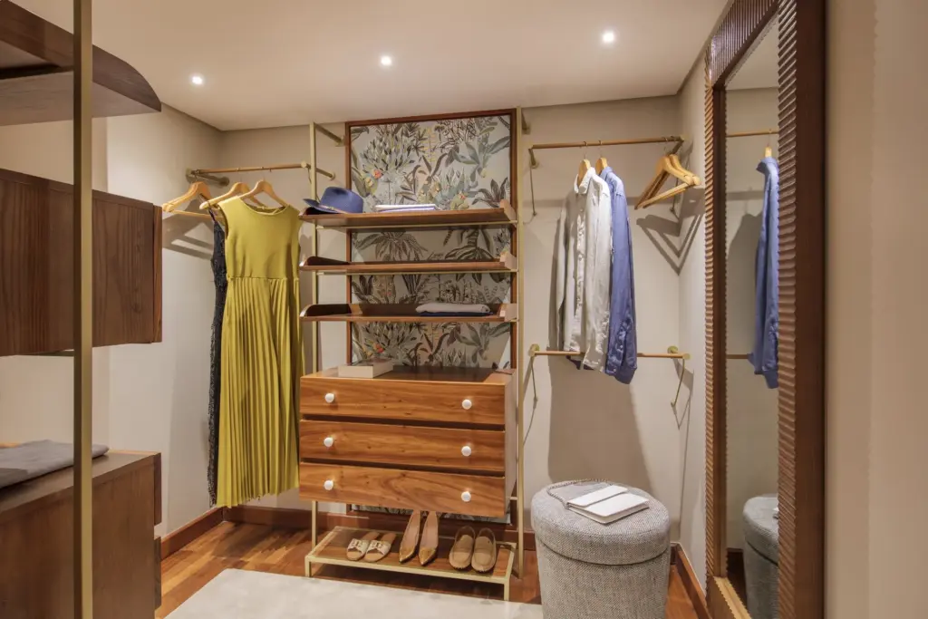 Edel sind auch die Ankleidebereiche im Royal Palm Beachcomber Luxury, buchbar bei Fenners Reisen