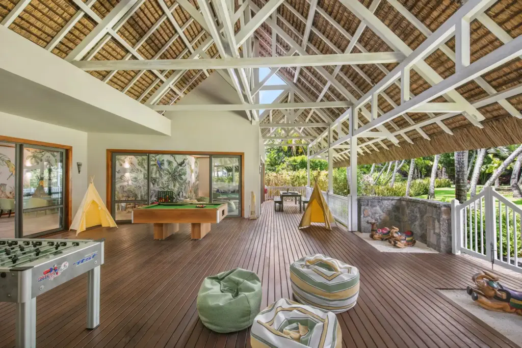 Auch der Kinder- und Jugendclub des Royal Palm Beachcomber Luxury ist zeitlos elegant - buchen Sie jetzt Ihren Mauritius Familienurlaub bei Fenners Reisen!