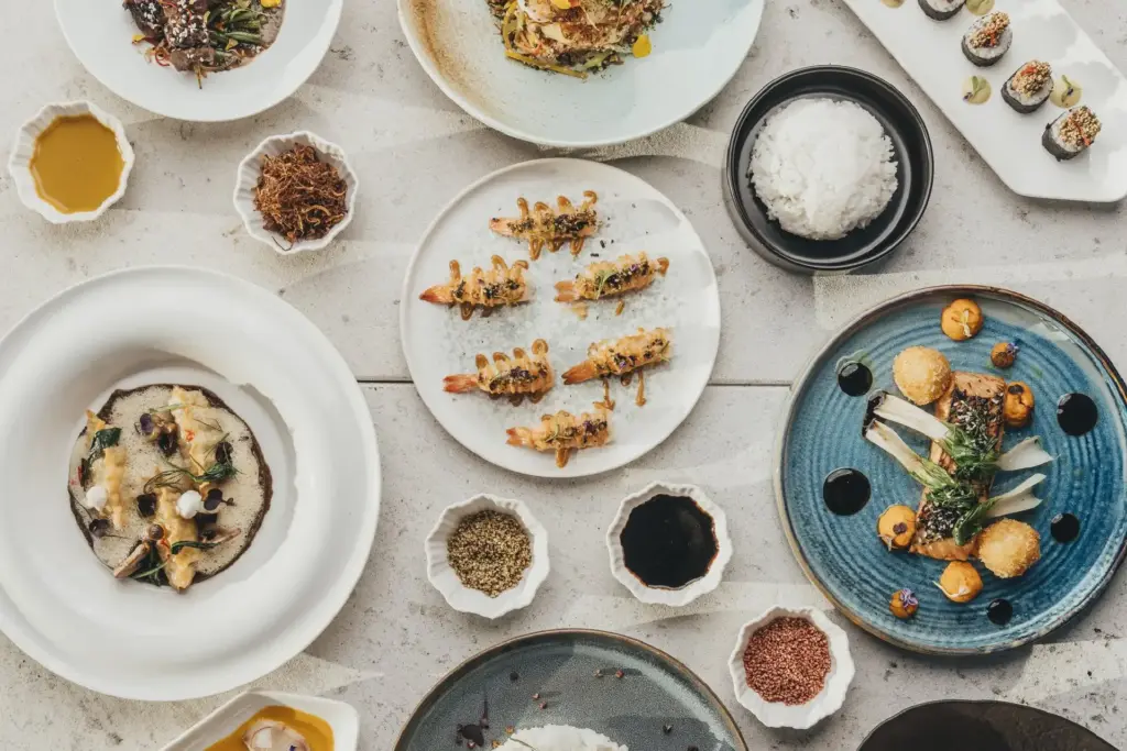 Kunstvoll arrangierte Gerichte auf stilvollen Tellern - eine Reise nach Mauritius kann ein kulinarischer Hochgenuss sein. Katharina Fenners kennt die Hotels, in denen Spitzenküche auf Sterneniveau serviert wird. Lassen Sie sich beraten!