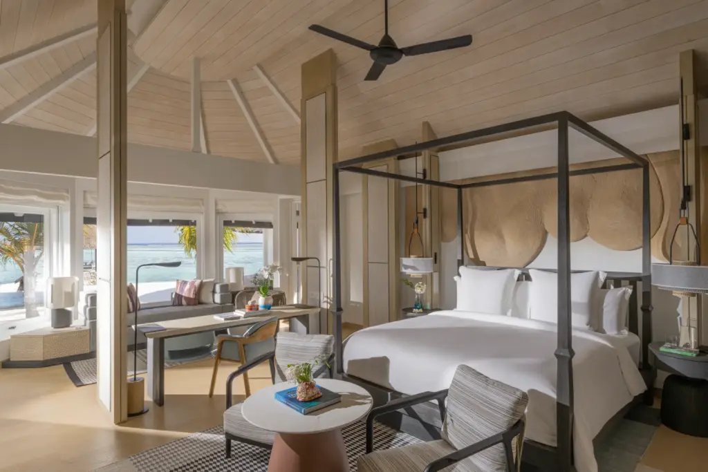 Absolutes Resort-Highlight des Four Seasons Resort Maldives at Kuda Huraa ist die neue Kuda Estate mit drei Schlafzimmern, buchbar bei Fenners Reisen