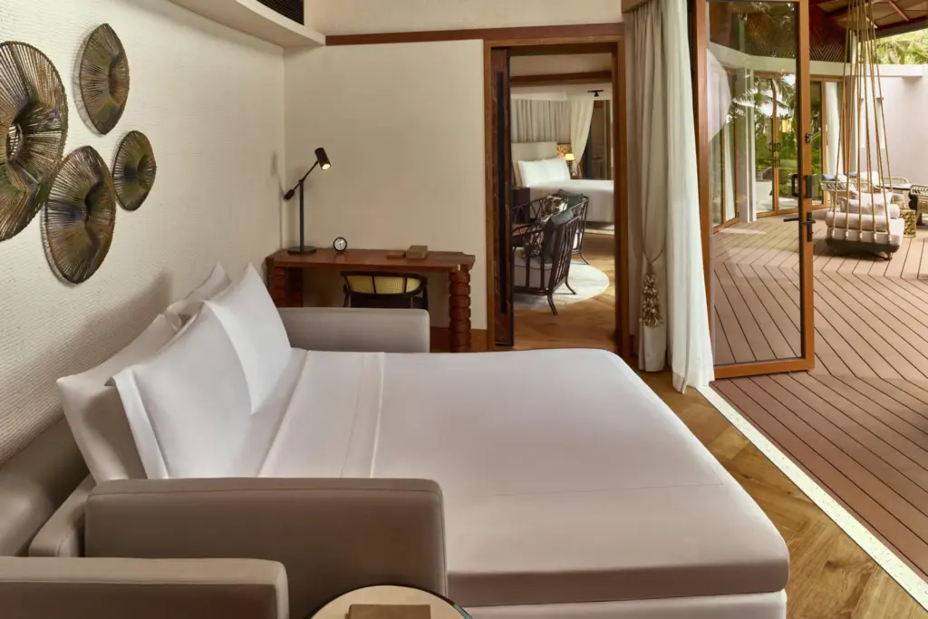 Die Grand Hawksbill Villa des Waldorf Astoria Seychelles auf Platte Island punktet mit zusätzlichem Schlaf-, Studien- oder Wohnzimmer, ganz nach Bedarf - buchbar für Ihren Seychellen Luxusurlaub bei Fenners Reisen!