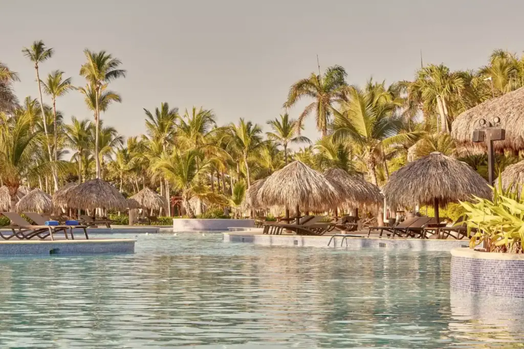 Poollandschaft des Club Med Resorts Punta Cana, buchbar für einen Cluburlaub der Extraklasse bei Fenners Reisen
