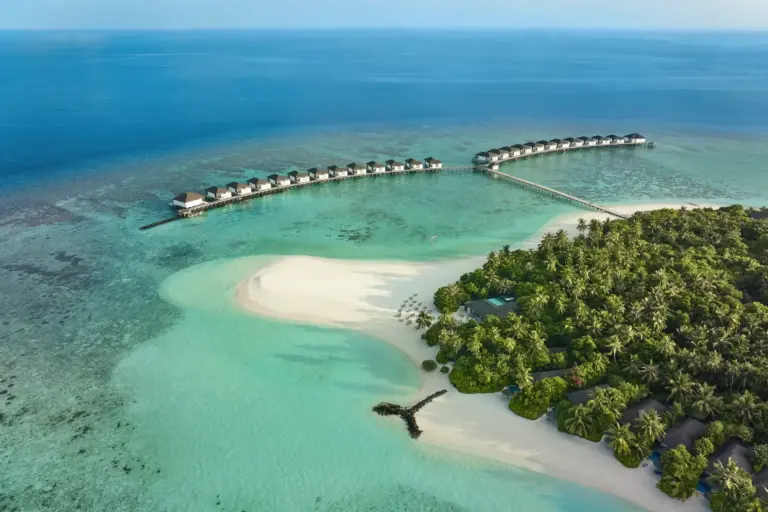 Der Club ROBINSON Noonu liegt traumhaft abgeschieden auf einer paradiesischen Insel - und ist doch bestens angebunden. Katharina Fenners organisiert Ihren Aufenthalt inklusive Transfer!