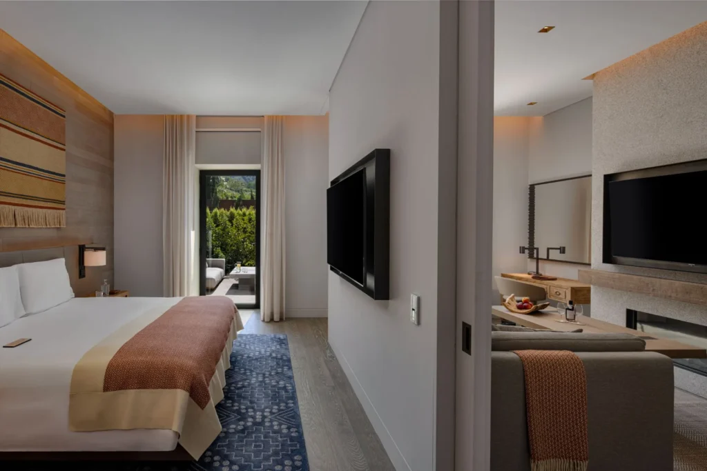 Die Valley Garden Suite des Six Senses Douro Valley verwöhnt mit Gartenblick und einem eigenen Wohnbereich. Individuell buchbar bei Fenners Reisen!