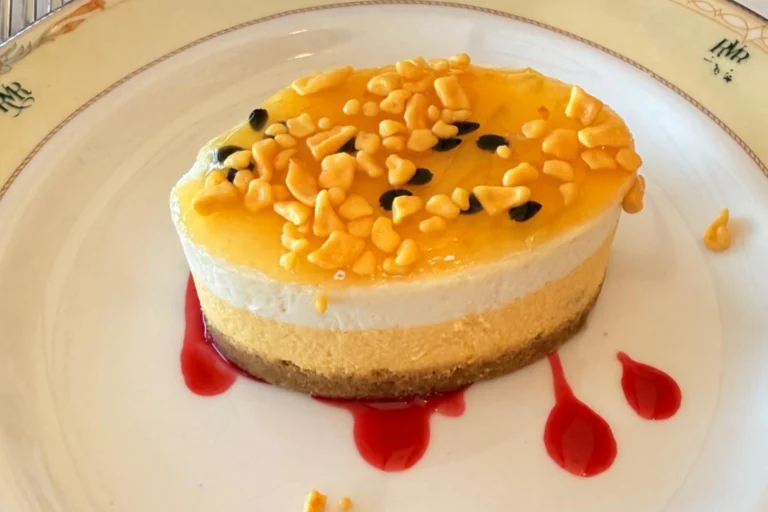 Köstliche Nachspeise an Bord des Rovos Rail Leckere Nachspeise, kunstvoll arrangiert - das Bordrestaurant des luxuriösen Rovos Rail in Afrika verwöhnt mit ausgezeichneter Kulinarik.