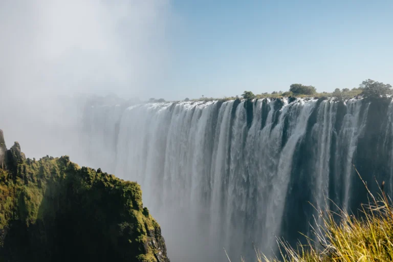 Victoriafälle in Sambia Lässt sich ideal mit dem Rovos Rail verbinden - ein Abstecher zu den Victoriafällen in Sambia. Sie planen eine Reise durchs südliche Afrika? Katharina Fenners kennt die besten Highlights und berät Sie individuell.