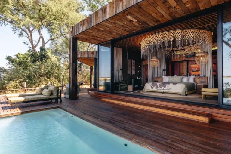 Luxuslodge mit Pool in Sambia Luxuslodge mit Pool in Sambia - Katharina Fenners arrangiert Ihre luxuriöse Abenteuerreise durchs südliche Afrika!