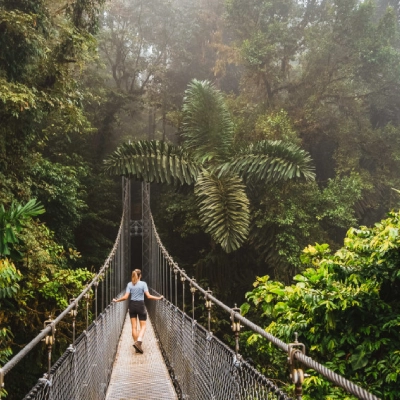 Hängebrücke in Costa Rica - diese intensive Costa Rica Individualreise führt durch Regenwälder bis an den Pazifik und kann bei Fenners Reisen gebucht werden!