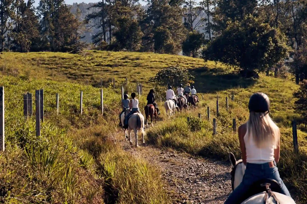 Costa Rica auf dem Pferderücken entdecken - möglich ist das unter anderem in der Hacienda AltaGracia, die zu den außergewöhnlichsten Luxusresorts Mittelamerikas zählt. Der Aufenthalt kann individuell bei Fenners Reisen gebucht werden!