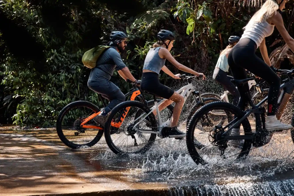 Mountainbiker erkunden die Umgebung der Hacienda AltaGracia. Sie planen einen Costa Rica Urlaub mit aktiver Abwechslung, hervorragender Kulinarik und Wellness auf höchstem Niveau? Katharina Fenners berät Sie persönlich und gestaltet Ihre maßgeschneiderte Reise durch Costa Rica!