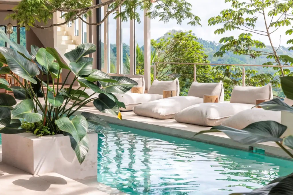 Der 25 Meter lange Sportpool im Wellnessbereich des The Retreat Costa Rica. Sie planen einen exklusiven Gesundheitsurlaub? Katharina Fenners kennt die besten Gesundheitsresorts weltweit und berät Sie individuell!