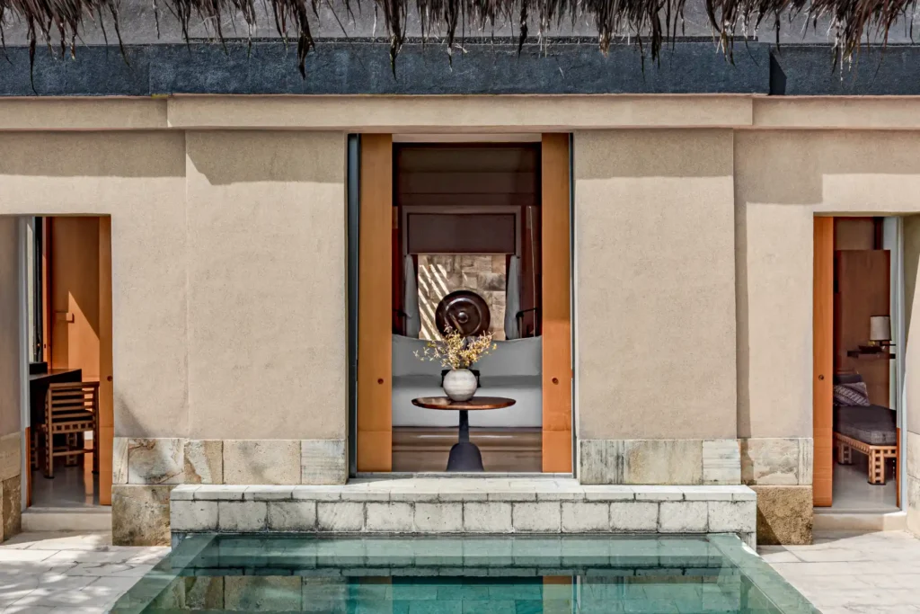 Luxuriöser Pavillon mit Pool in Zentraljava, in unmittelbarer Nähe des berühmten Borobudur Tempelkomplexes. Jetzt Ihre individuelle Rundreise durch Bali und Java bei Fenners Reisen buchen!
