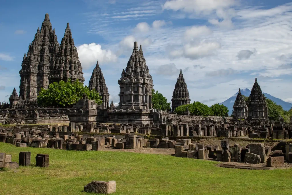 Der Prambanan Tempel in Zentraljava liegt in unmittelbarer Nähe zu luxuriösen Resorts und Villen. Katharina Fenners berät Sie persönlich und gestaltet unvergessliche Rundreisen durch Indonesien.