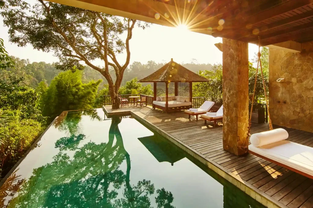 Die Villa mit einem Schlafzimmer und Pool des COMO Shambhala Estate bietet viel Privatsphäre mit Blick über den Regenwald bei Ubud. Buchbar für Ihren Wellnessurlaub in Bali bei Fenners Reisen!