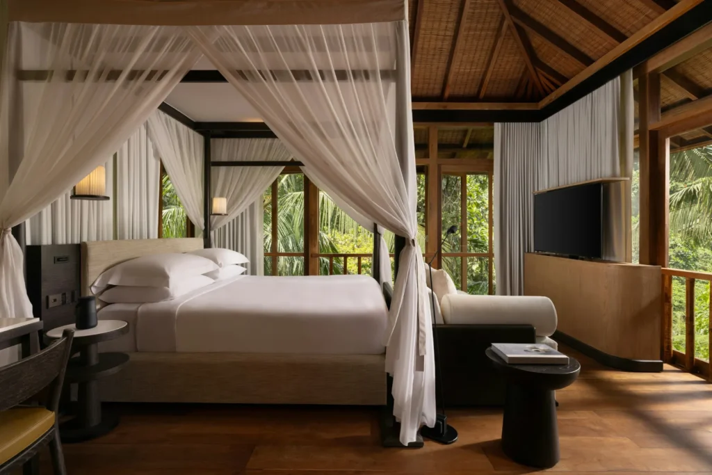 Terrace Suite in der Wanakasa-Residenz im Regenwald Balis, individuell buchbar für Ihren Wellnessurlaub in Bali oder eine Bali Rundreise bei Fenners Reisen