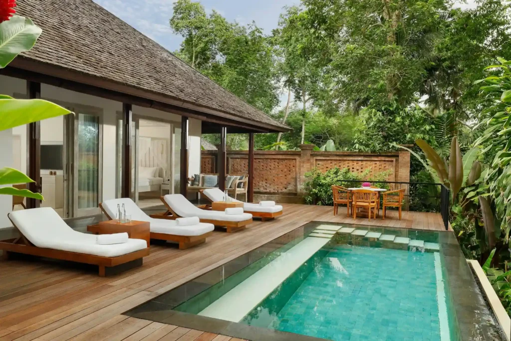 Pool einer COMO Villa bei Ubud. Individuell buchbar für Ihre luxuriöse Bali Rundreise bei der Bali Expertin Katharina Fenners.