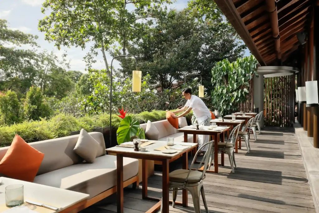Outdoorbereich des Uma Cucina bei Ubud, das zu den besten italienischen Restaurants Balis zählt! Planen Sie Ihren Besuch! Katharina Fenners gestaltet Ihren maßgeschneiderten Bali Urlaub!
